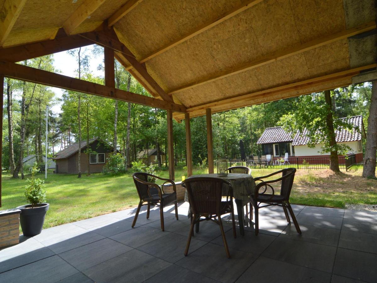 Stramproy Detached Bungalow With Lovely Covered Terrace In A Nature Rich Holiday Park מראה חיצוני תמונה